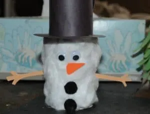 Toilet paper roll snowman