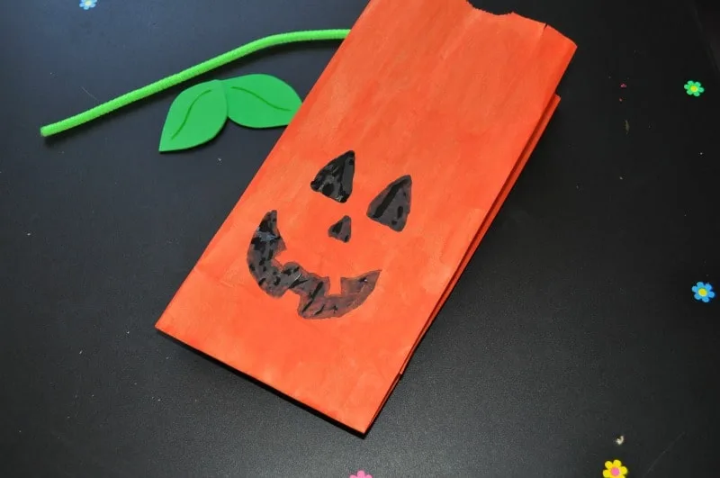 Draw a Jack o'lantern face