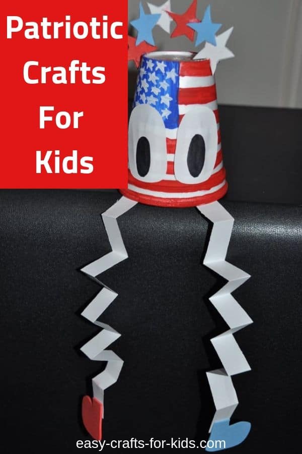 Ring in your country's birthday with one of these neat patriotic crafts for kids. #kidscrafts #4thofjuly #patrioticcrafts #4thofjulyactivities #kidsactivities #independenceday #independencedaycrafts