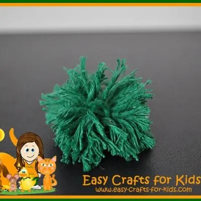 making pom poms out of yarn