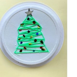 Christmas tree craft with yarn