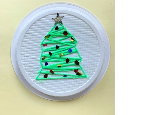 Christmas tree craft with yarn