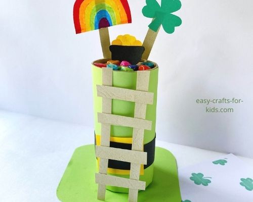 https://www.easy-crafts-for-kids.com/wp-content/uploads/2021/02/Hat-Leprechaun-Trap-Craft.jpg