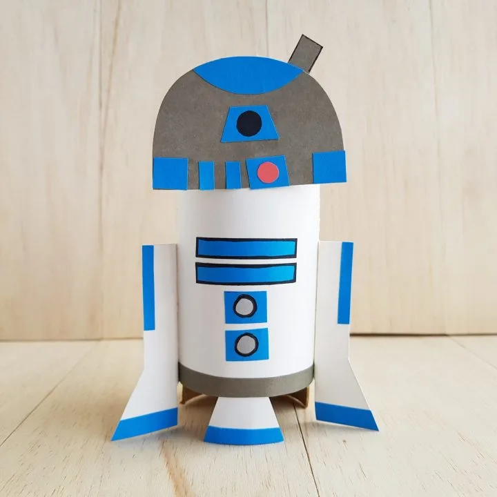 R2D2 Craft with Toilet Paper Roll