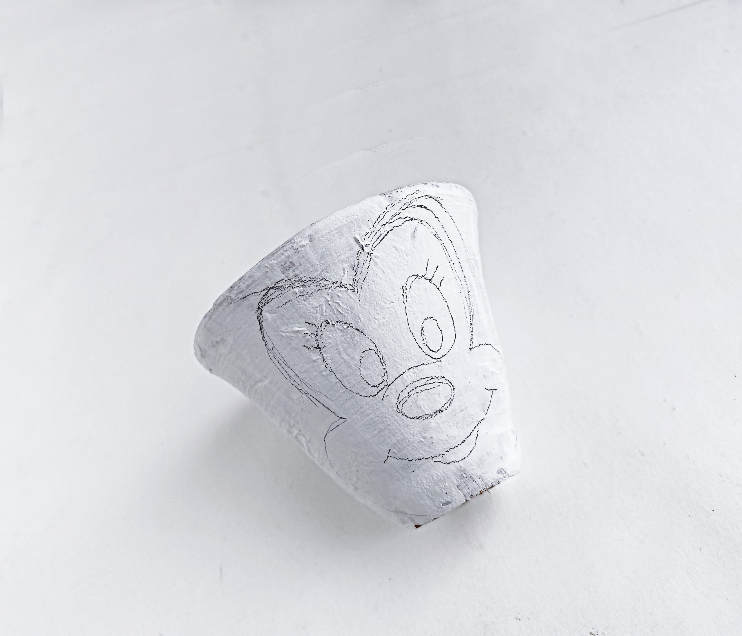 how to draw minnie mouse on a clay pot