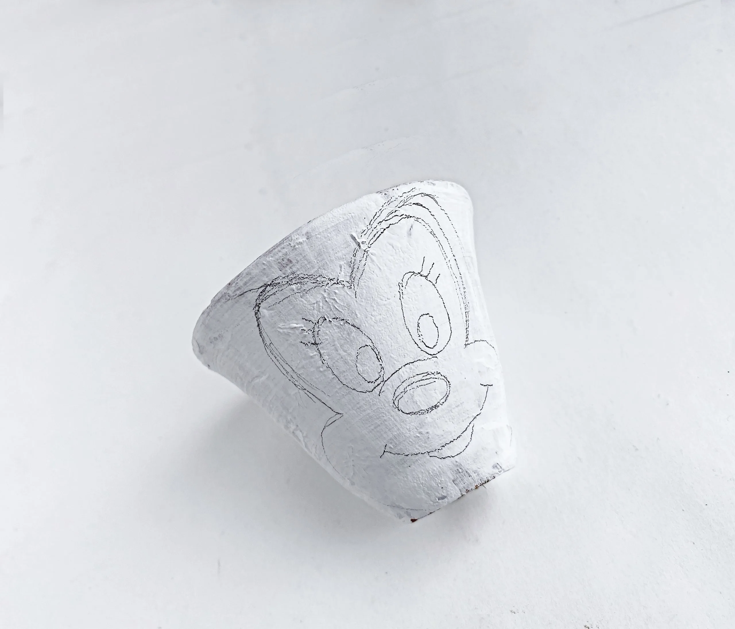 how to draw minnie mouse on a clay pot