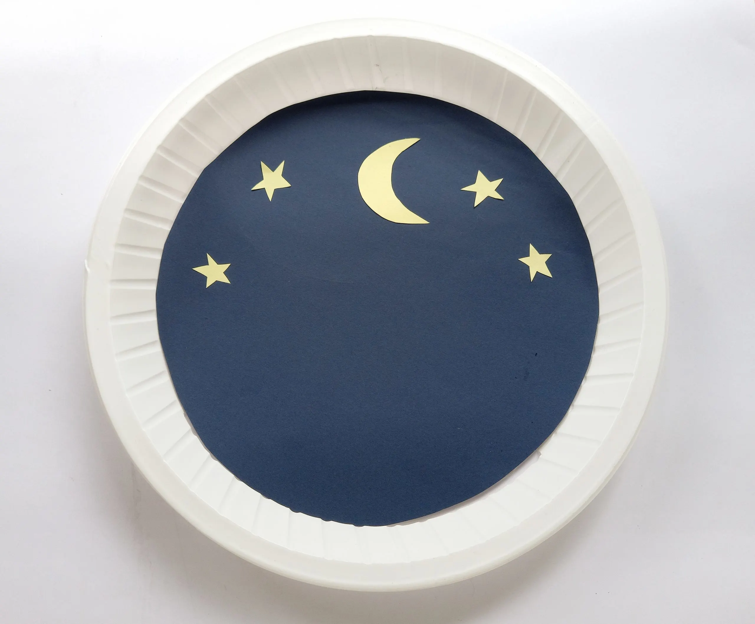 Minnie Mouse witch paper plate craft