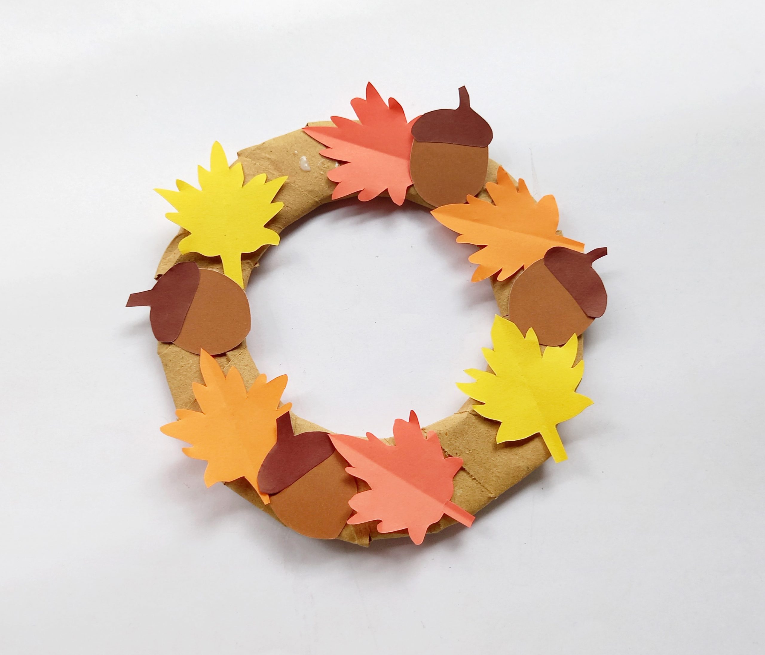 diy fall wreath craft with acorns