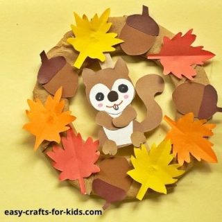 squirrel wreath craft with paper