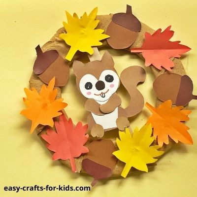 squirrel wreath craft with paper