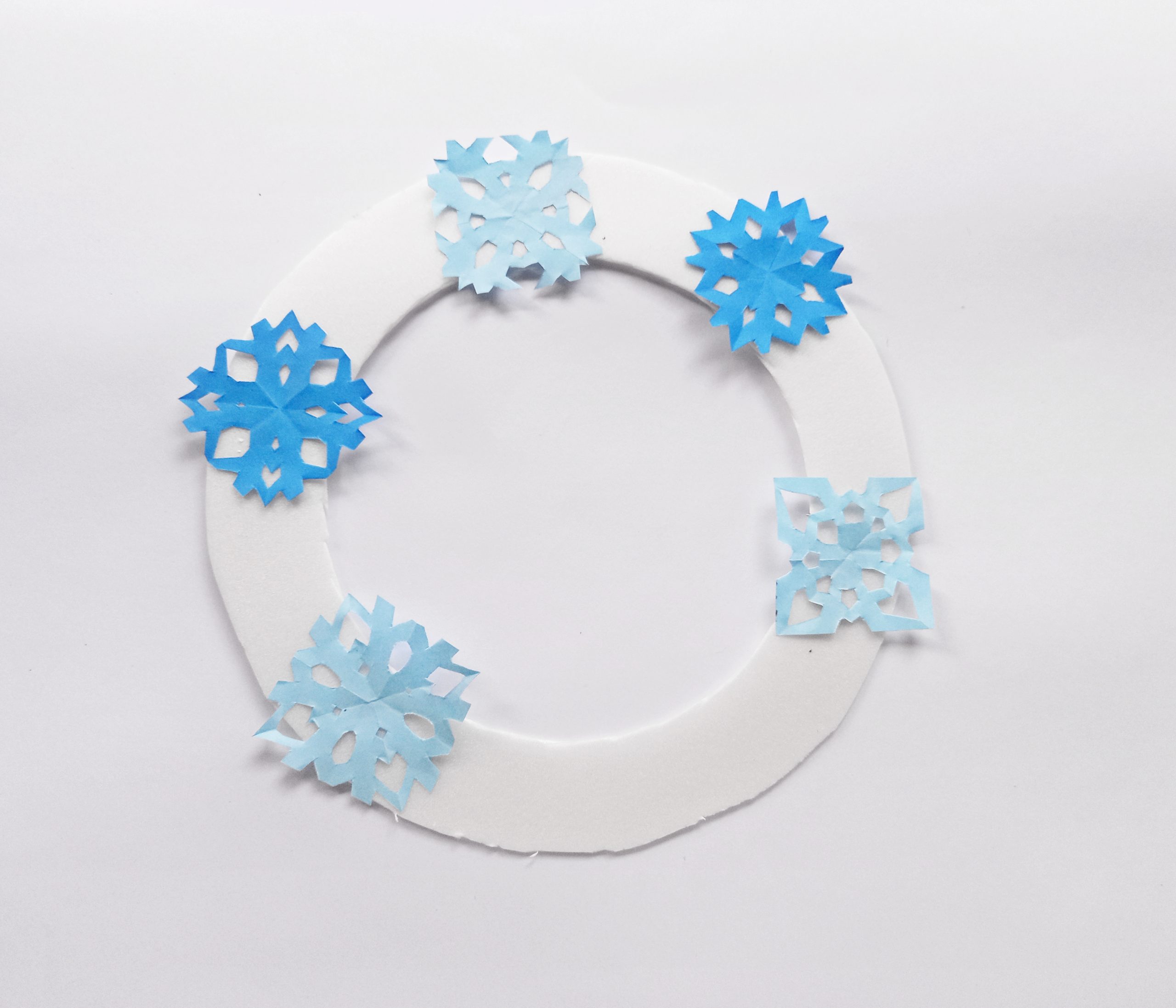 how to make a winter wreath with snowflakes and a snowman