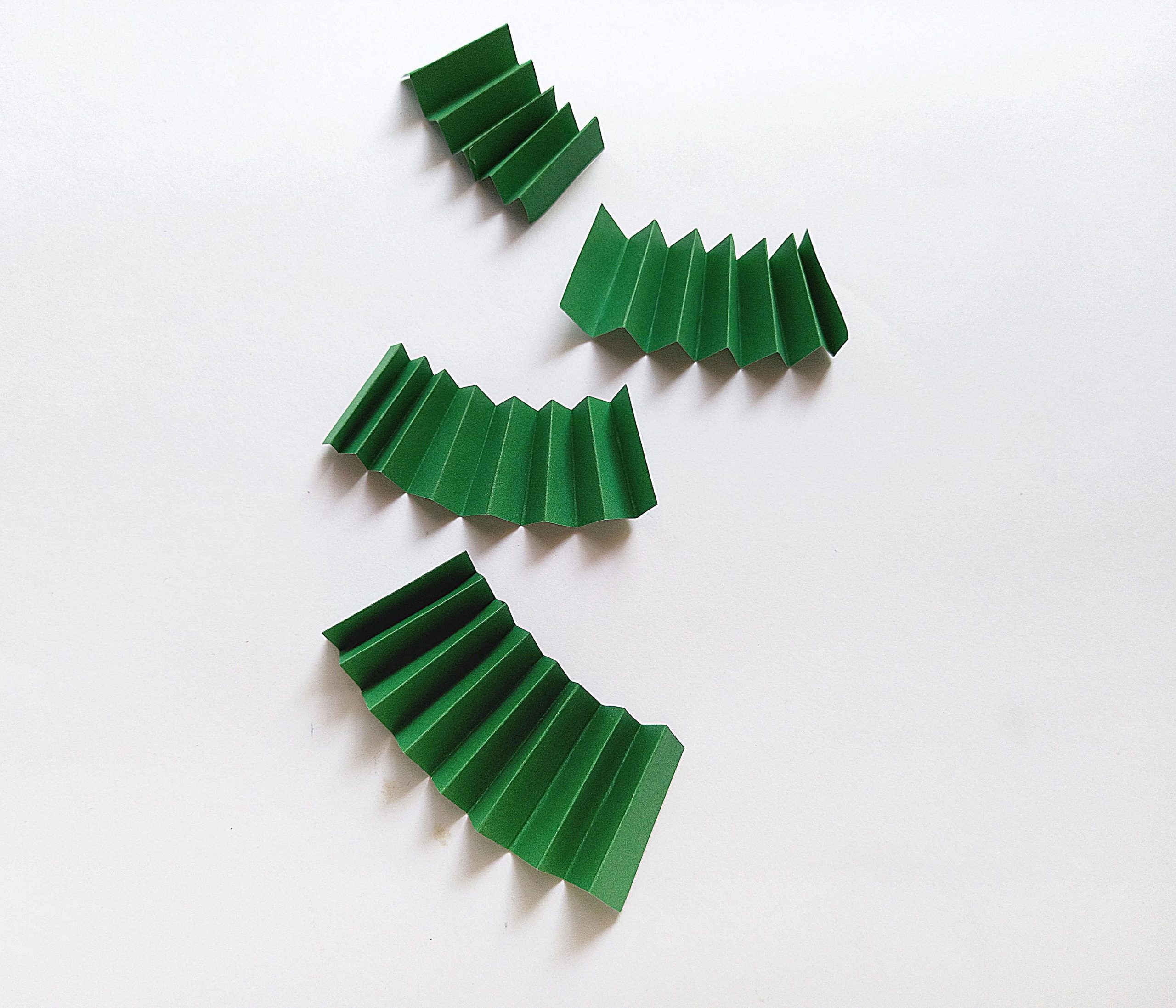 how to make paper christmas tree