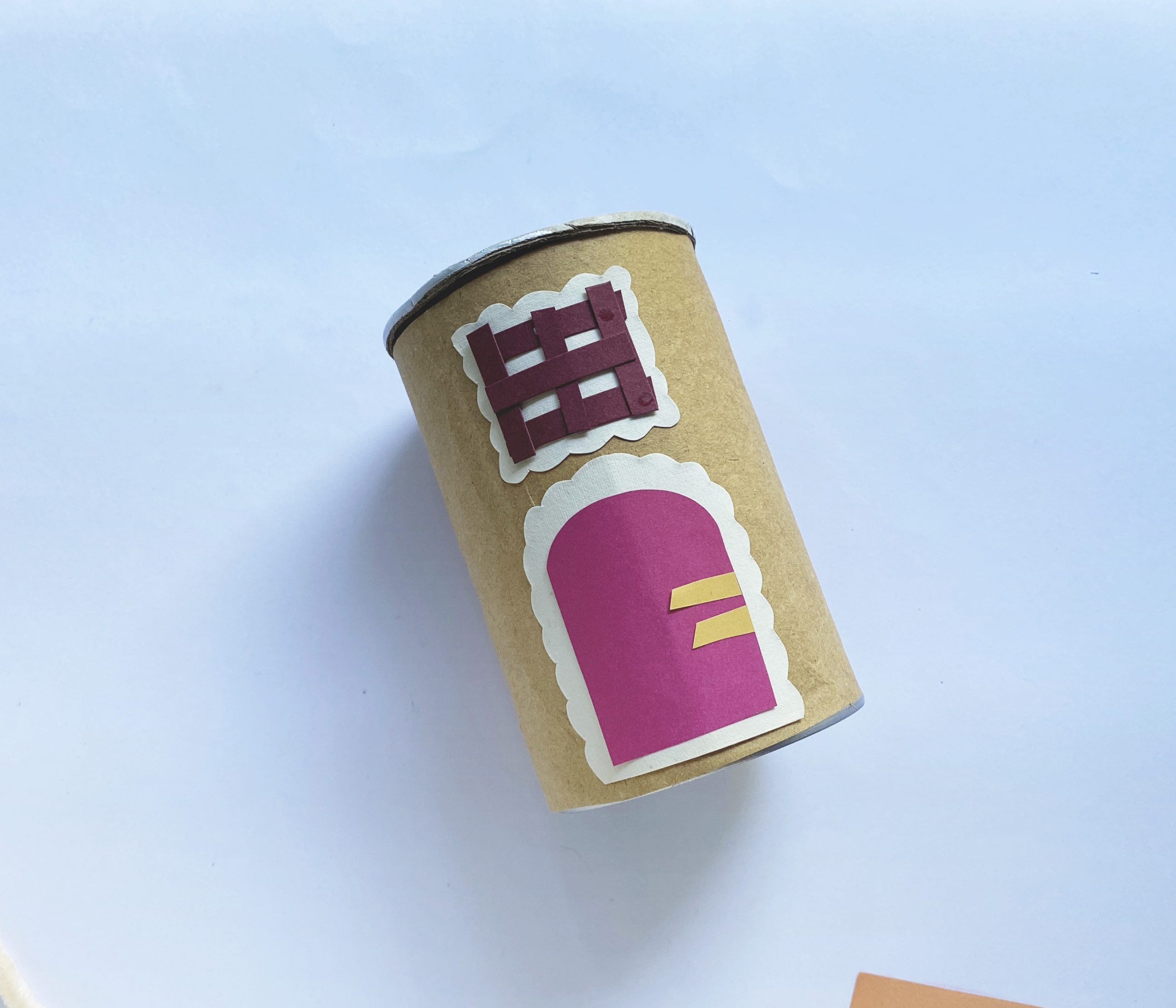 how to make a 3d gingerbread house from a pringles can
