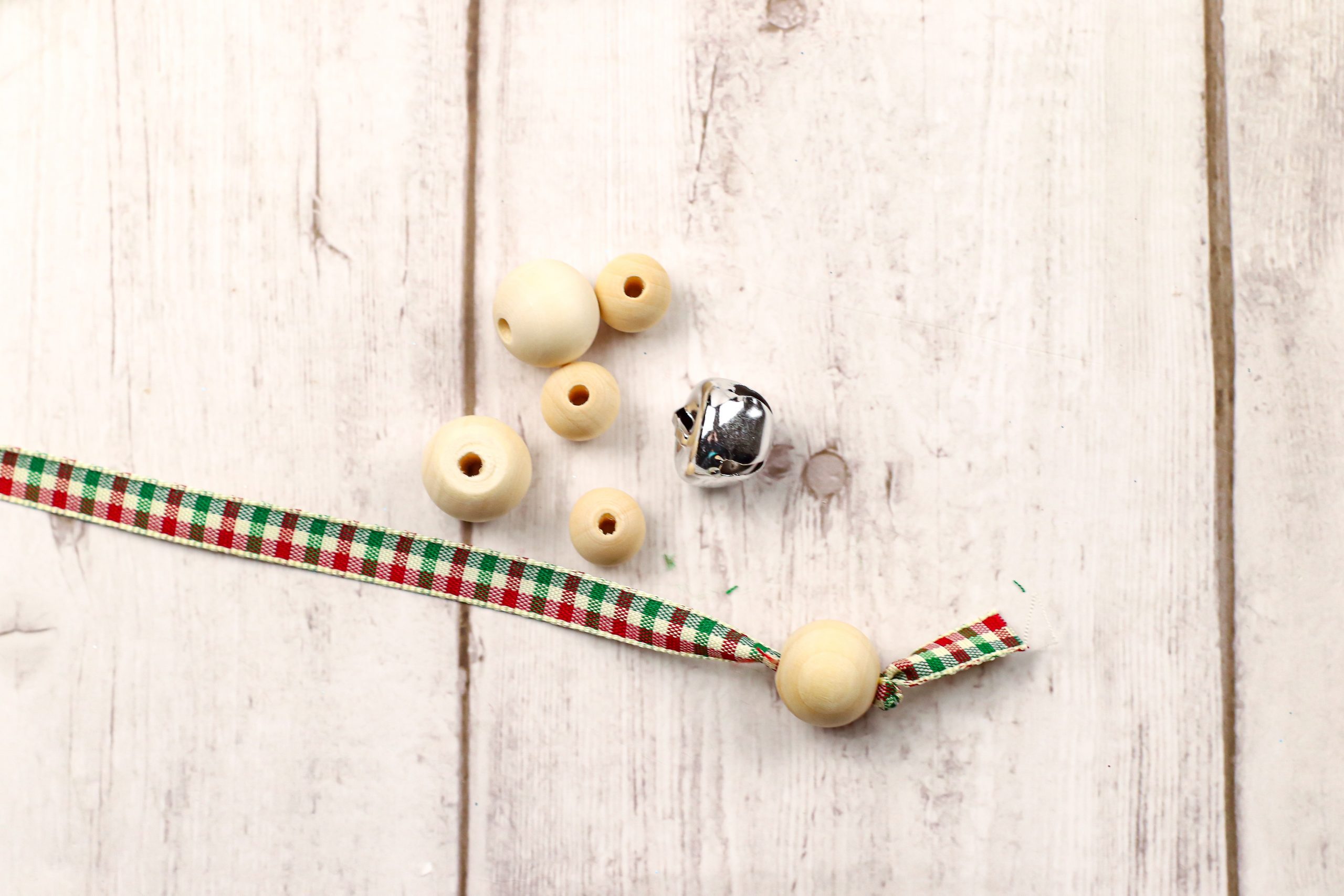 how to make a beaded christmas tree ornament
