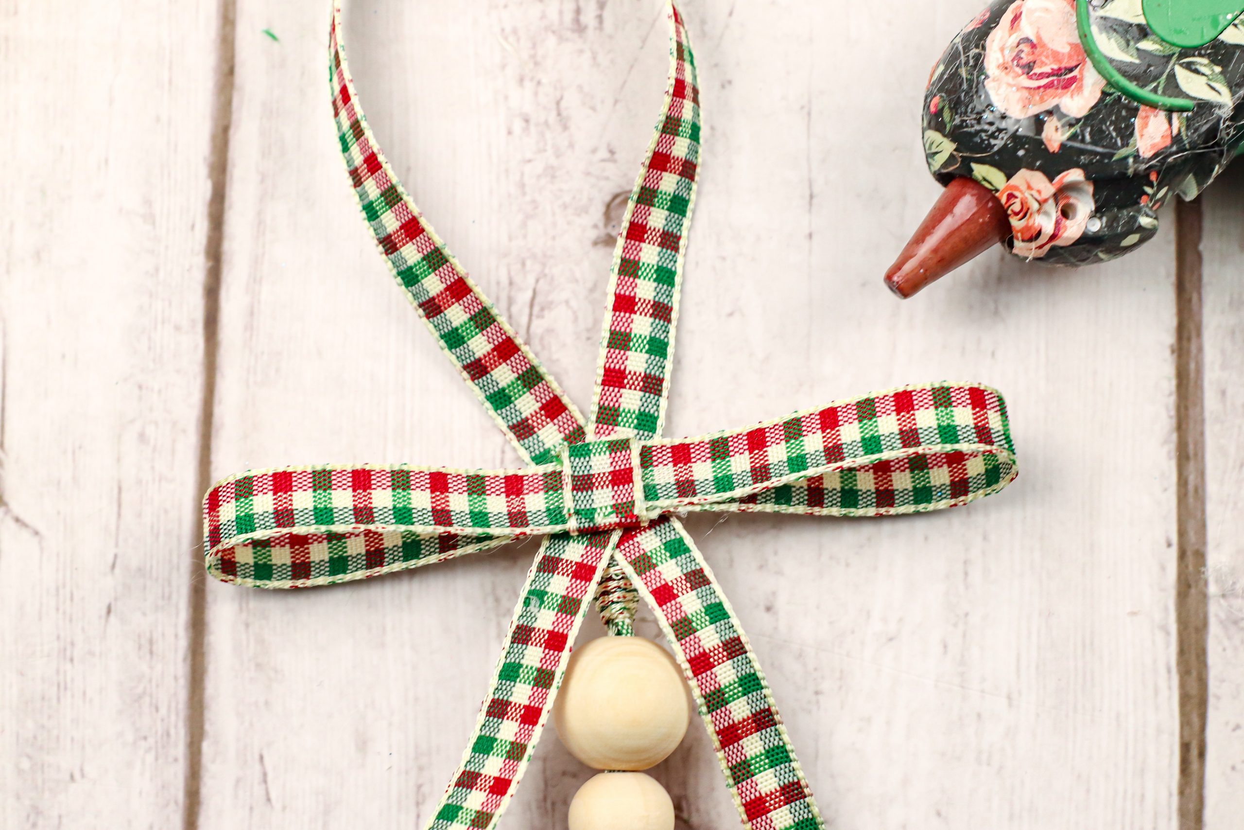 how to make a beaded christmas ornament