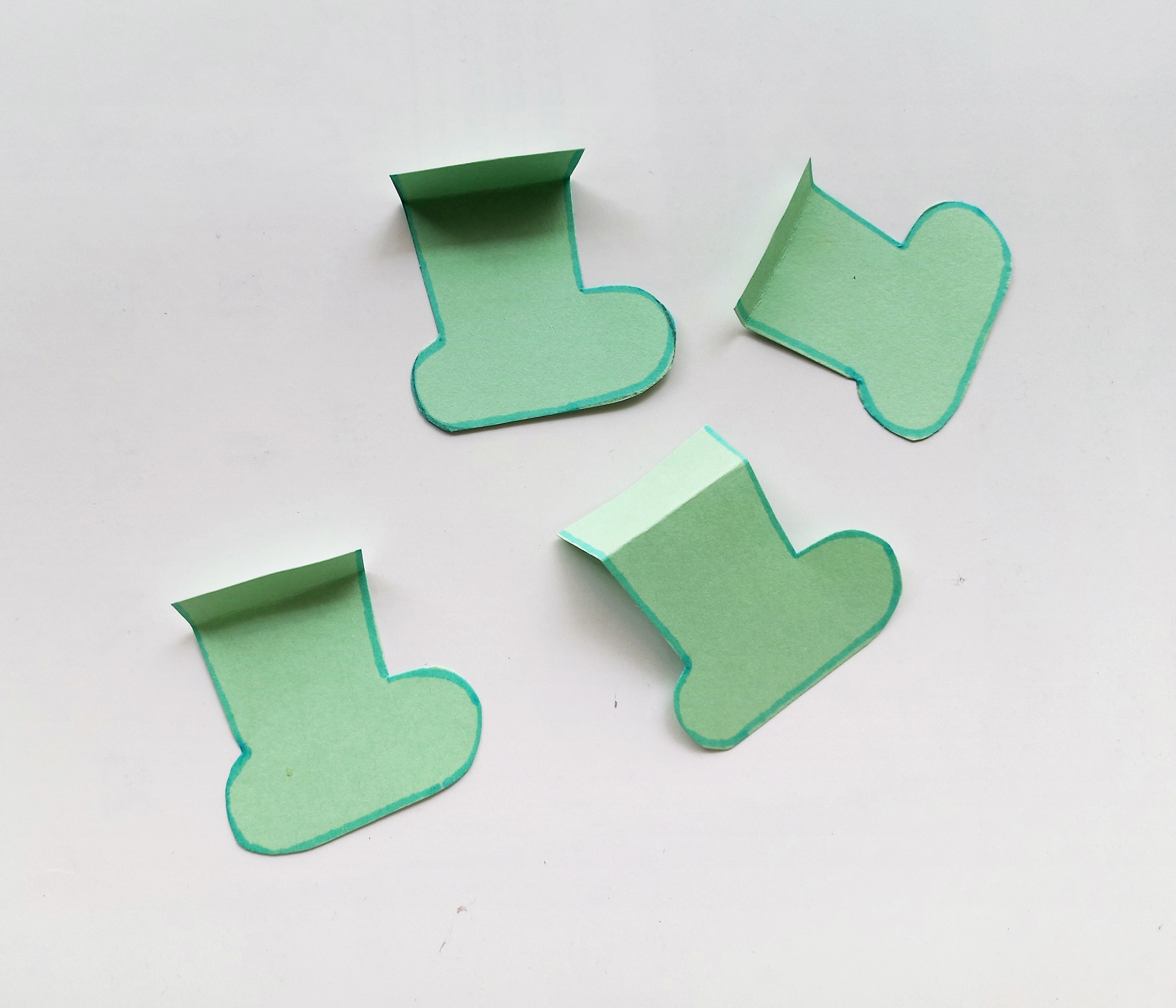 dinosaur craft with toilet paper roll