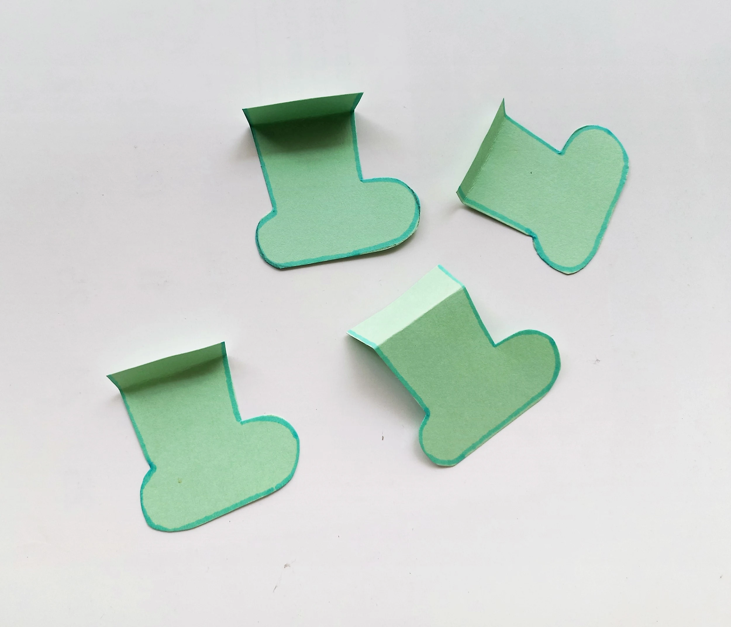 dinosaur craft with toilet paper roll