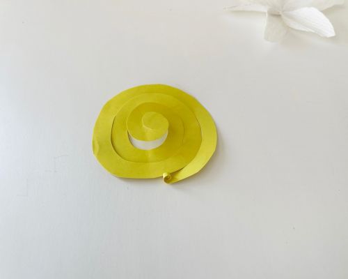 easy diy paper daffodils
